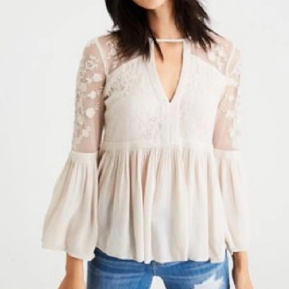 AMERICAN EAGLE Cream Lace Top Size M BELL SLEEVES - Picture 1 of 12